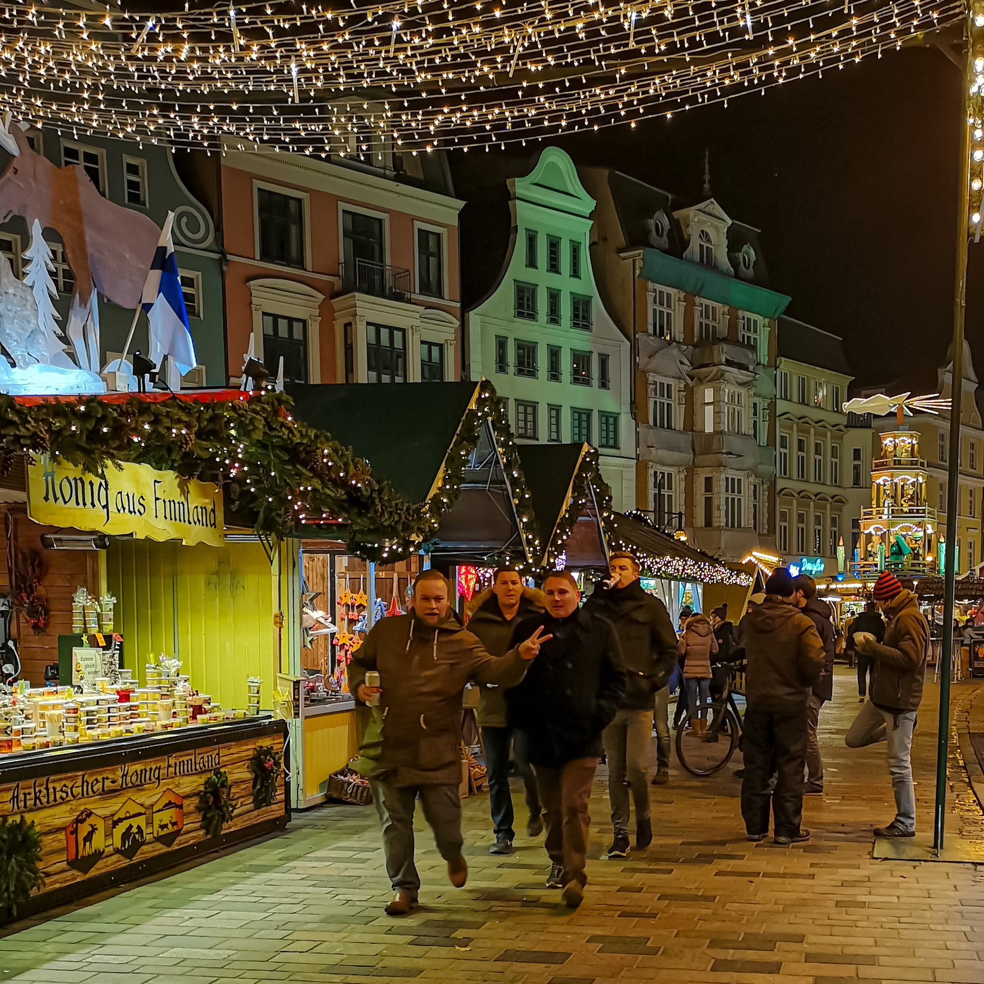 Rostock - Visitors at the Christmas market